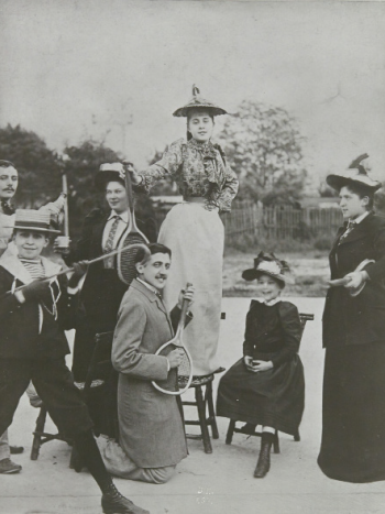 Marcel Proust et ses amis jouant au tennis (bnf)